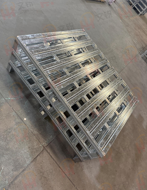 Semi-Deck Heavy-Duty Steel Pallet With 4-Way Fork Entry