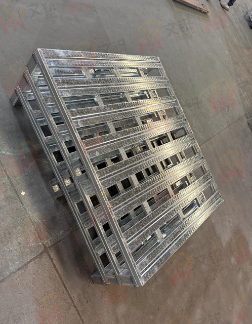 Semi-Deck Heavy-Duty Steel Pallet With 4-Way Fork Entry